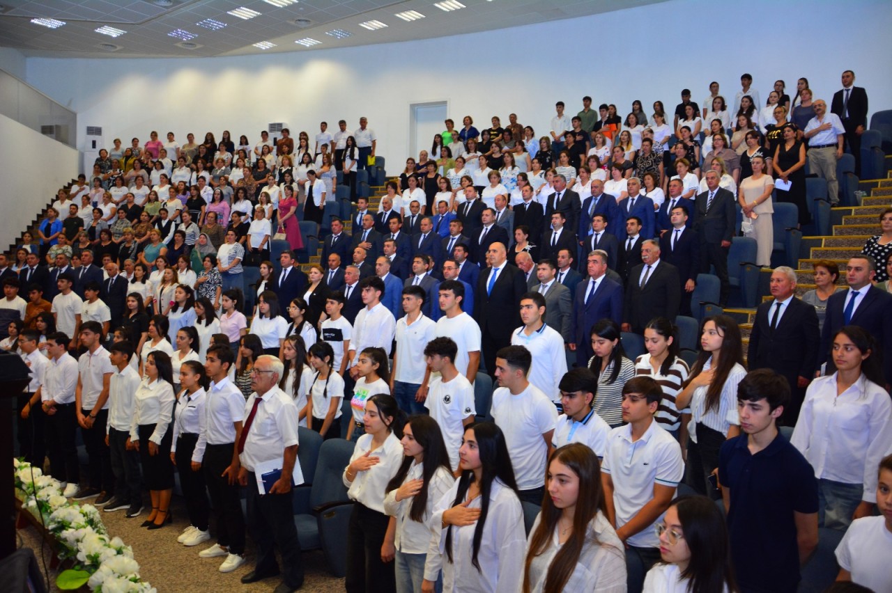 Seymur Orucov ali məkətəbə qəbul olan gənclərlə görüşdü - FOTOLAR